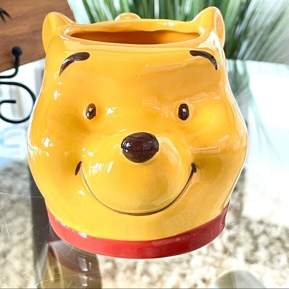 NWT Disney Winnie the Pooh Beautiful head face shaped Sculpted 3D Yellow Mug New - Picture 1 of 10